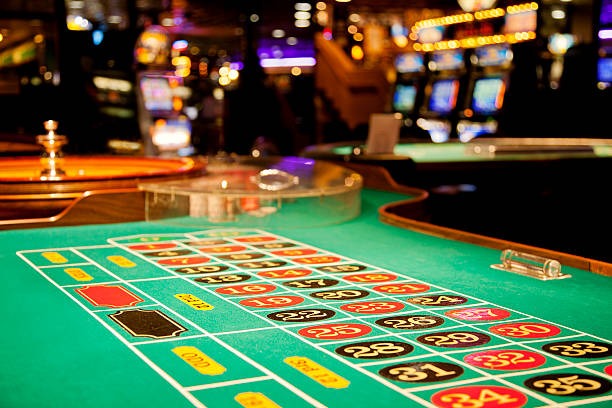 Live dealer roulette table with HD streaming